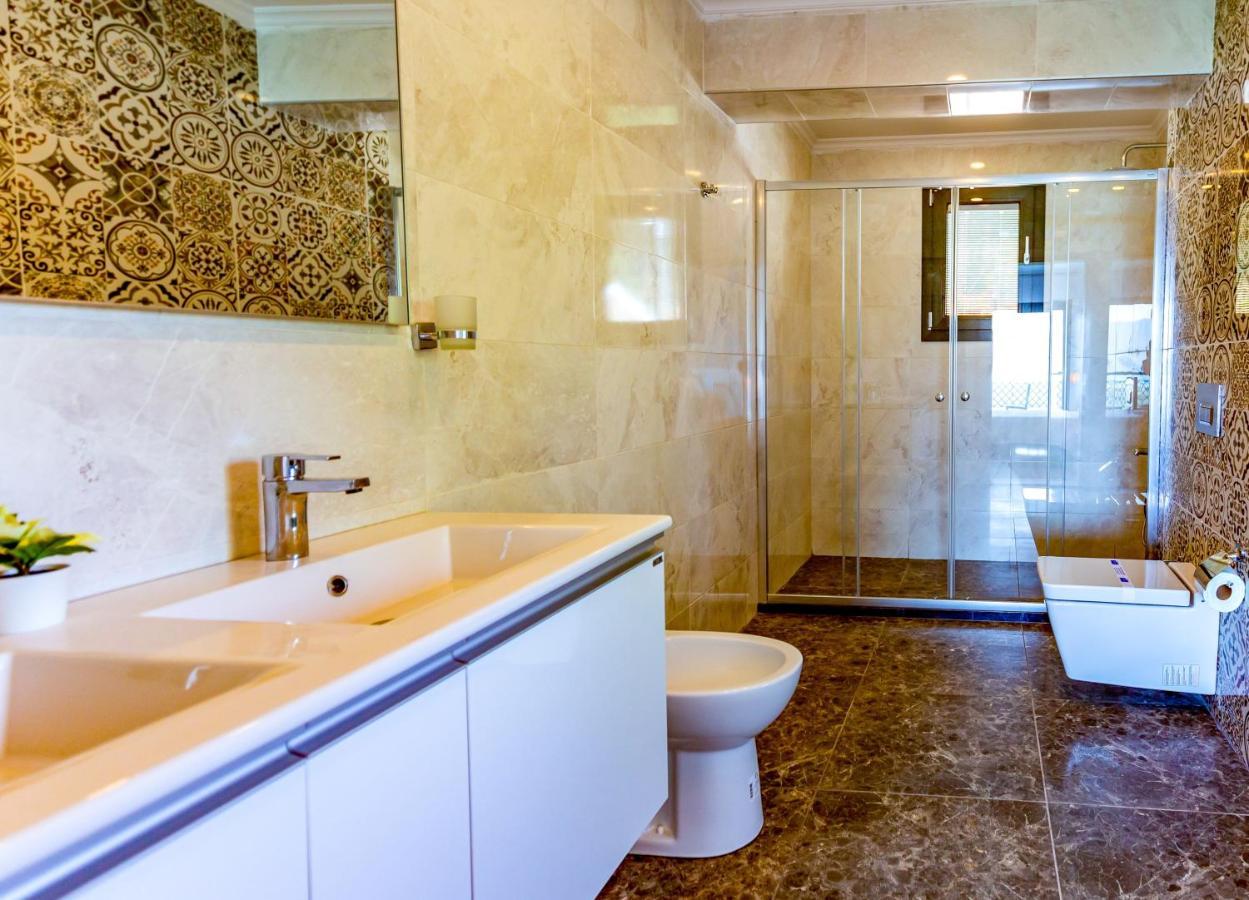 Beacon Hill Suites อัคยาคา ภายนอก รูปภาพ
