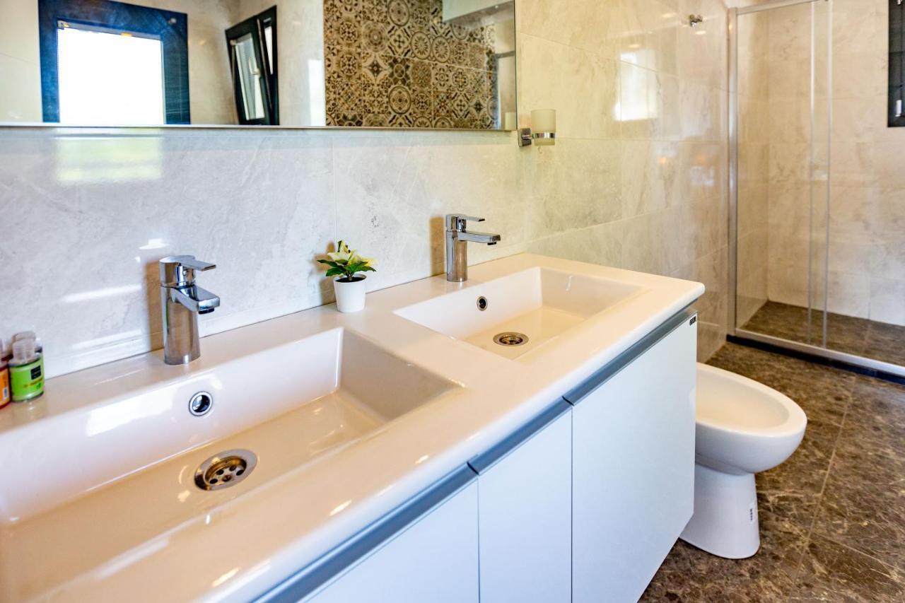 Beacon Hill Suites อัคยาคา ภายนอก รูปภาพ